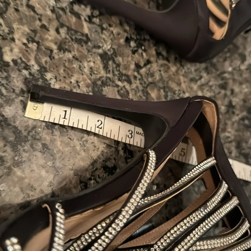 Zigi Soho Bernadette strappy heels 8.5 NWOT